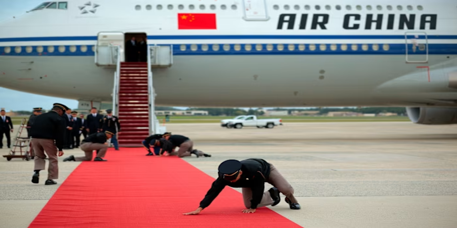 Pomp prevails over substance as Donald Trump hosts Xi Jinping