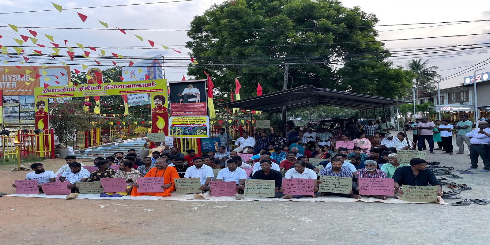 திலீபன் சிலையை மீள நிறுவ யாழில் போராட்டம்