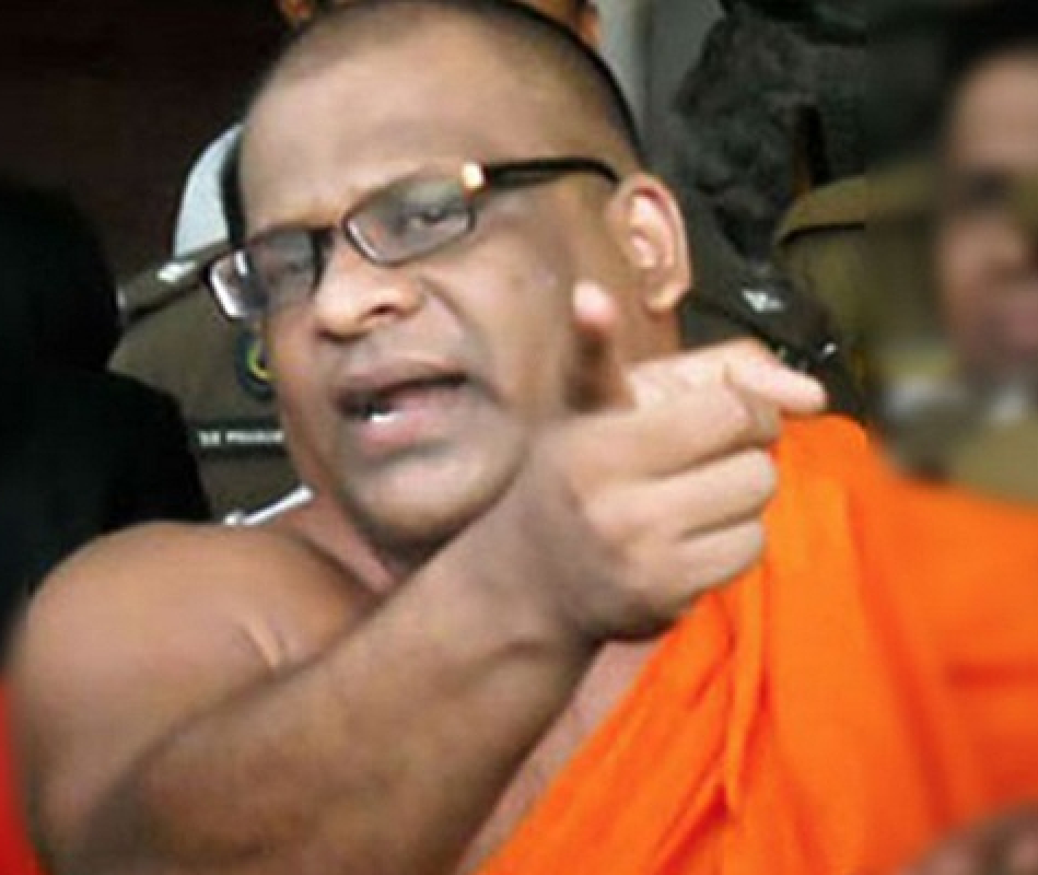 உச்ச நீதிமன்றத் தீர்ப்பைத் தொடர்ந்து ஞானசார தேரோ தலைமறைவானார்.